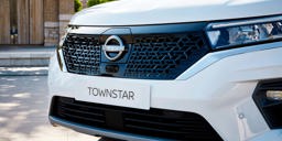 Nissan Townstar Front Tæt Hjemmeside